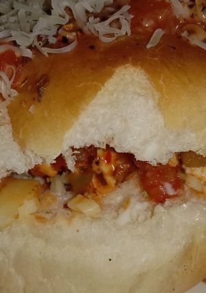 બર્ગર પિઝા(Burger pizza recipe in Gujarati) રેસીપી મુખ્ય ફોટો