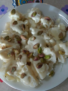 Foto principal de Coliflor con pistachos y salsa de queso azul