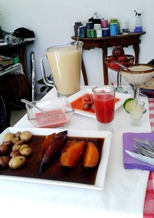 Una foto de Camote, papas y yuca con miel de magey