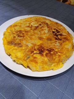 Una foto de Tortilla de patatas con chorizo