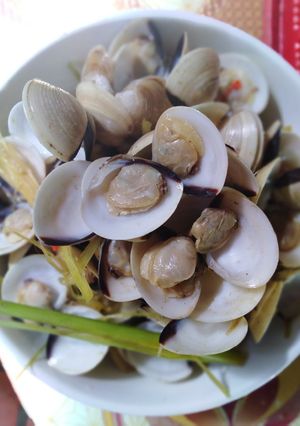 Hình của món Nghêu hấp sả chanh.