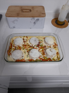 Una foto de Merluza con verduras y nata