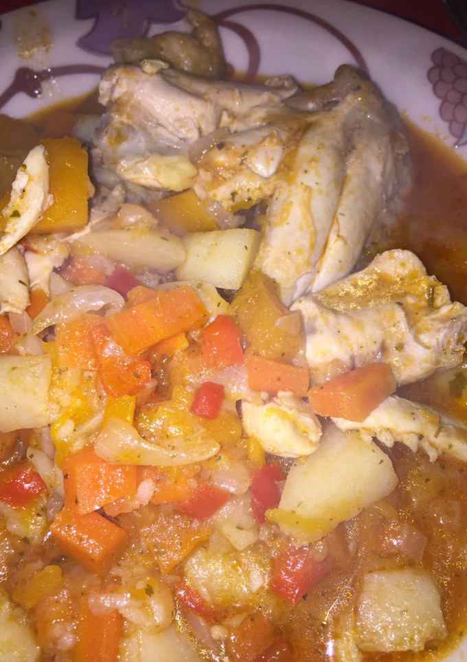 Una foto de Alitas de Pollo a la cacerola con Verduras