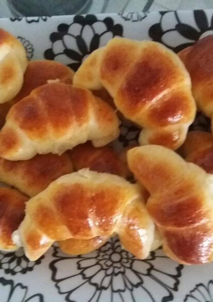 Una foto de Medialunas fáciles, sin manteca ni leche!🖒😉