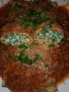 Una foto de 🍝Canelones de ricota y espinaca con salsa Bolognesa