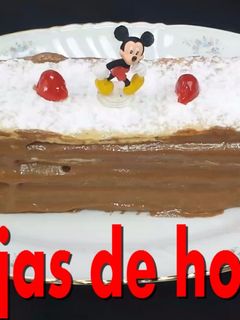 Una foto de Milhojas de hojaldre con mousse de chocolate
