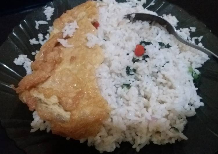 Resep Nasi goreng dadakan yang ada di kulkas saja bhannya yang Sempurna