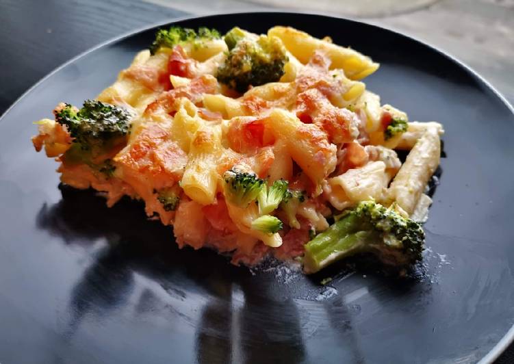 Brokkolis sonkás sült penne
