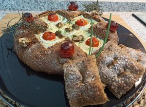 Foto principal de Torta de pan rellena de queso 🥖🧀