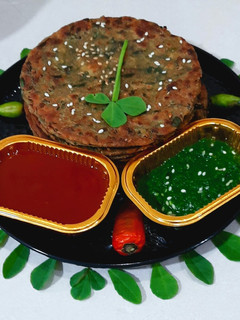 ઢેબરાં (Dhebra Recipe In Gujarati) રેસીપી મુખ્ય ફોટો