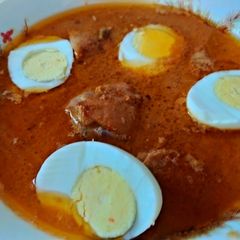 A picture of Chicken and egg salan /how to make chicken with egg curry.