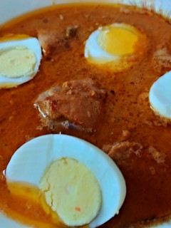 A picture of Chicken and egg salan /how to make chicken with egg curry.