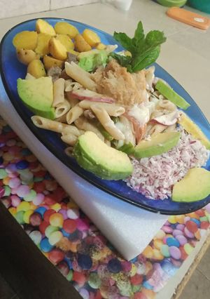 Una foto de Pasta, con lomito en salsa de mantequilla de maní y vegetales