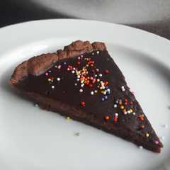 รูปของ Pie Susu Coklat 💕