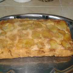 A picture of Torta volteada de manzana.
