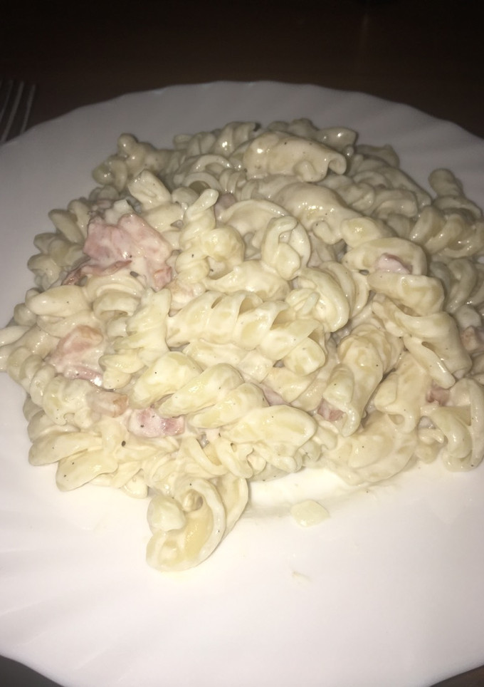 Una foto de Fusilli (o espirales) a la carbonara