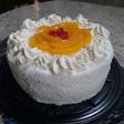Torta de cumpleaños con chantilly y coco rallado 😋