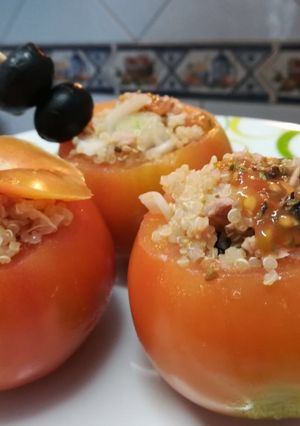 Foto principal de Tomates rellenos de ensalada de quinoa