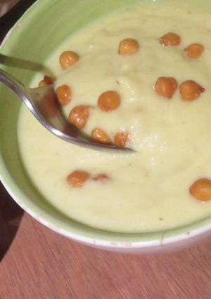 Une photo de Velouté au chou-fleur, chèvre et curry