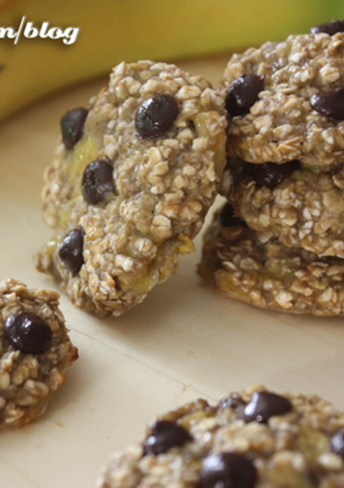 Una foto de Galletas de avena, platano y chips de chocolate