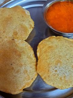 बेसन की पूरी और आलू (besan ki puri aur aloo recipe in Hindi) रेसिपी मुख्य फोटो