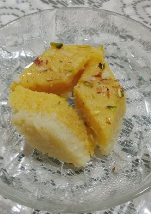 કેસર બરફી(Kesar Barfi Recipe in Gujarati) રેસીપી મુખ્ય ફોટો