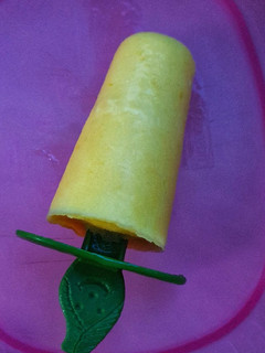 मैंगो आइसक्रीम(Mango Ice Cream Recipe in hindi) रेसिपी मुख्य फोटो
