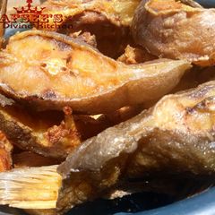 A picture of Fried fish.