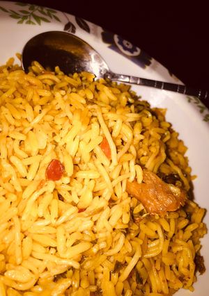 A picture of Jollof rice with spaghetti.