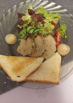 Zsírjában sült libamáj vaníliás körtével recept fotója