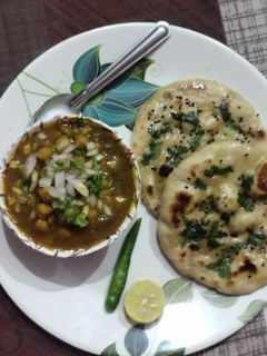 छोले कुलचे (chole kulche recipe in Hindi) रेसिपी मुख्य फोटो