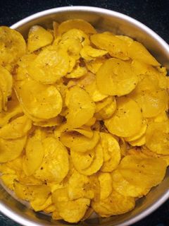 நேந்திரம் காய் சிப்ஸ் (Nenthiram kaai chips recipe in tamil) செய்முறை முக்கிய புகைப்படம்