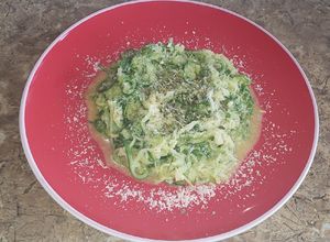 Una foto de Spaghetti de calabacín al aglio e olio