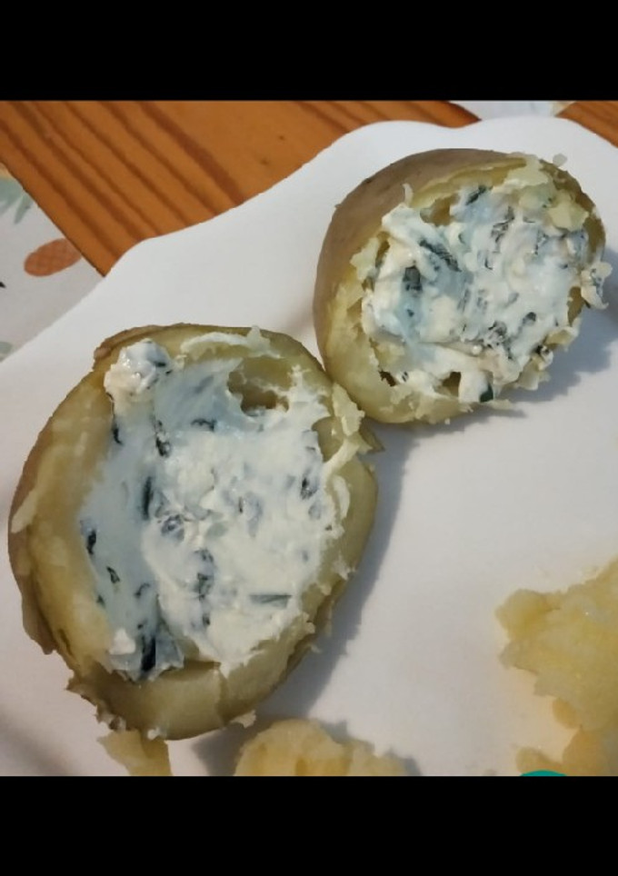 Una foto de Papas rellenas de queso y hierbabuena