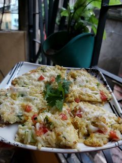 চিজ রাইস ওমলেট (cheesy rice omlette recipe in Bengali) রেসিপির প্রধান ছবি