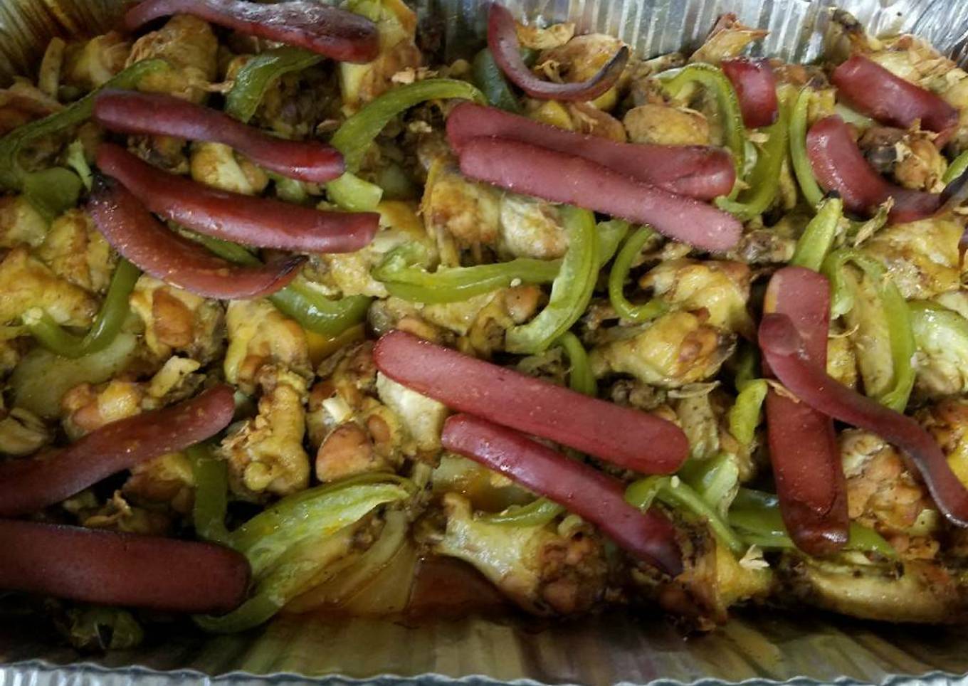 Alitas de pollo con papas y arroz con garbanzo