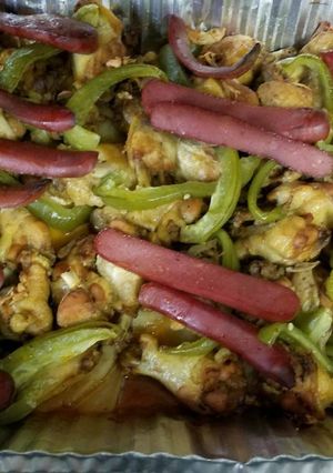 Una foto de Alitas de pollo con papas y arroz con garbanzo