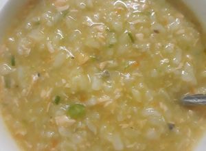 Hình của món Cháo cá hồi cà rốt, khoai tây, đậu hà lan.