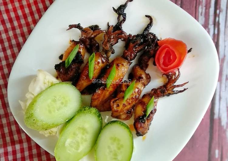 Langkah Mudah untuk Menyiapkan Cumi Bakar Madu (Porsi Imut), Enak Banget