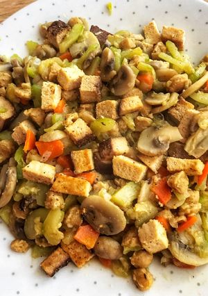 Foto principal de Revuelto de tofu con verduras 🥕🥒