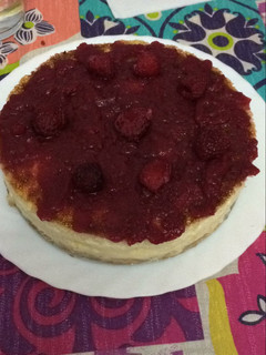 Una foto de Pay de queso con frambuesa