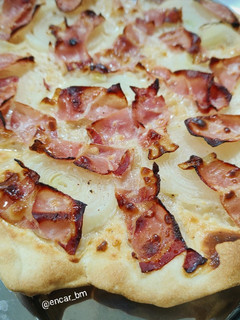 Una foto de Flammkuchen –pizza alemana–