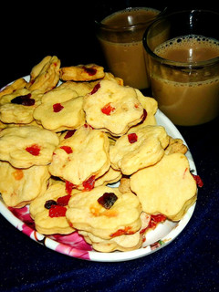 कस्टर्ड कुकीज़ (Custard cookies recipe in Hindi) रेसिपी मुख्य फोटो