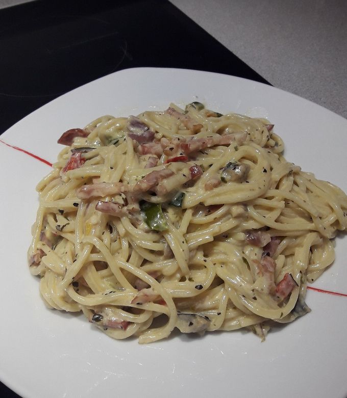 Foto principal de Espaguetis a la carbonara con verduras