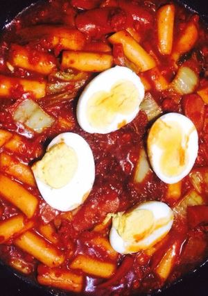 Hình của món Bánh gạo cay (tokbokki)+ Bánh gạo lắc phomai.