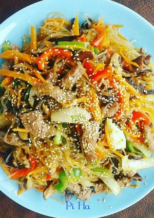 Hình của món Miến trộn Hàn Quốc.