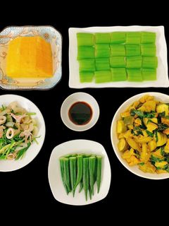 Hình của món Bong bóng mùa hè - Mực xào cần tỏi.