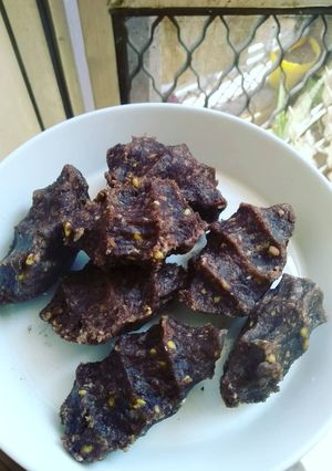 A picture of Ragi kozhukatta ragi steamed dumplings.