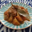 Pollo estofado con berenjenas y un toque de cayena