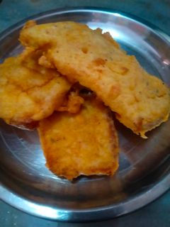 ब्रेड पकौड़ा (bread pakoda recipe in Hindi) रेसिपी मुख्य फोटो